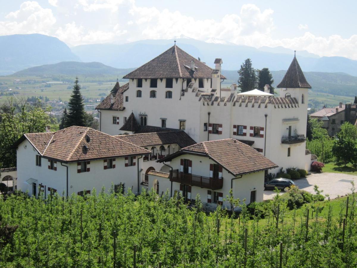 Apartments Schloss Paschbach Appiano Sulla Strada Del Vino Bagian luar foto