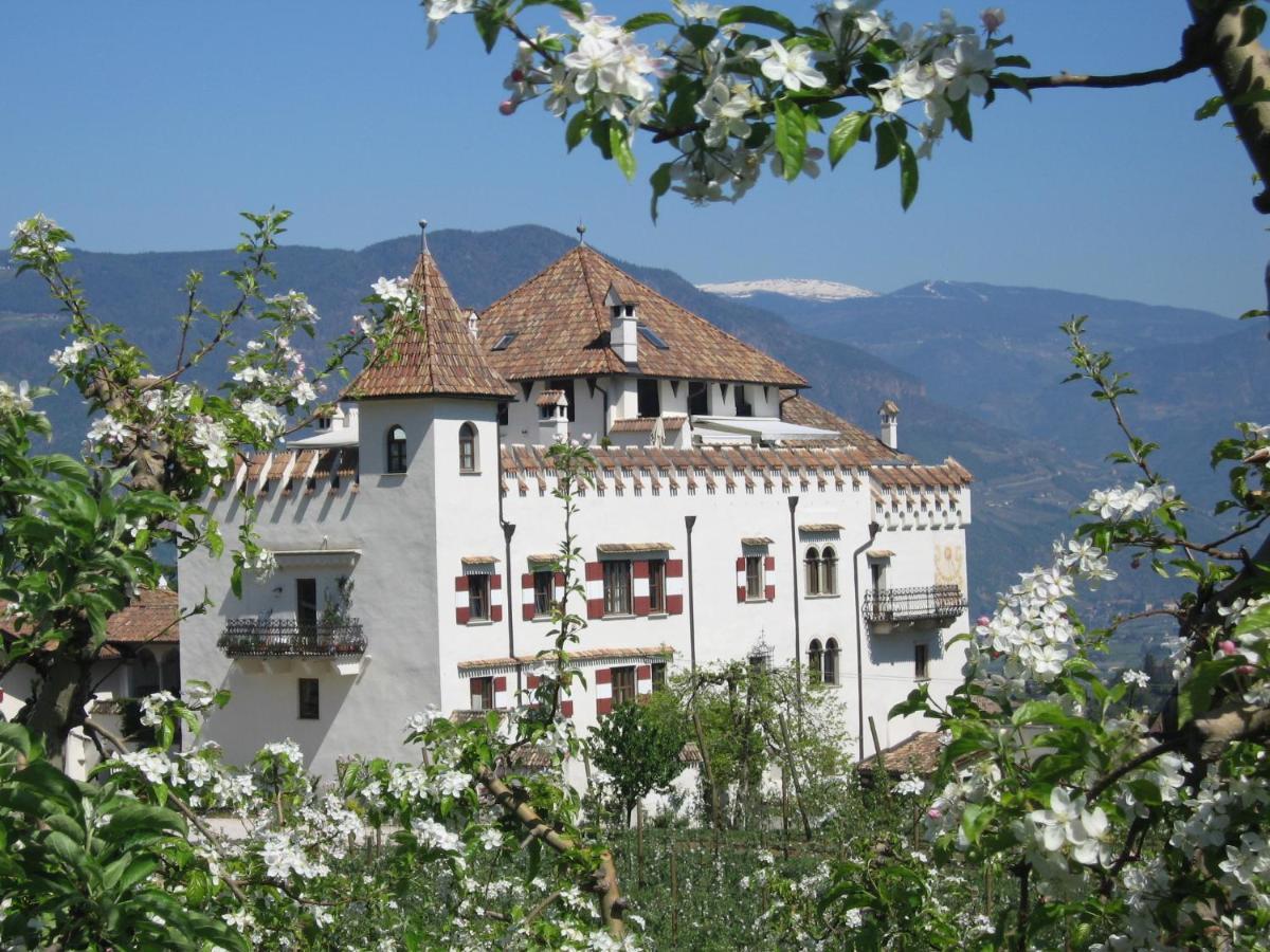 Apartments Schloss Paschbach Appiano Sulla Strada Del Vino Bagian luar foto
