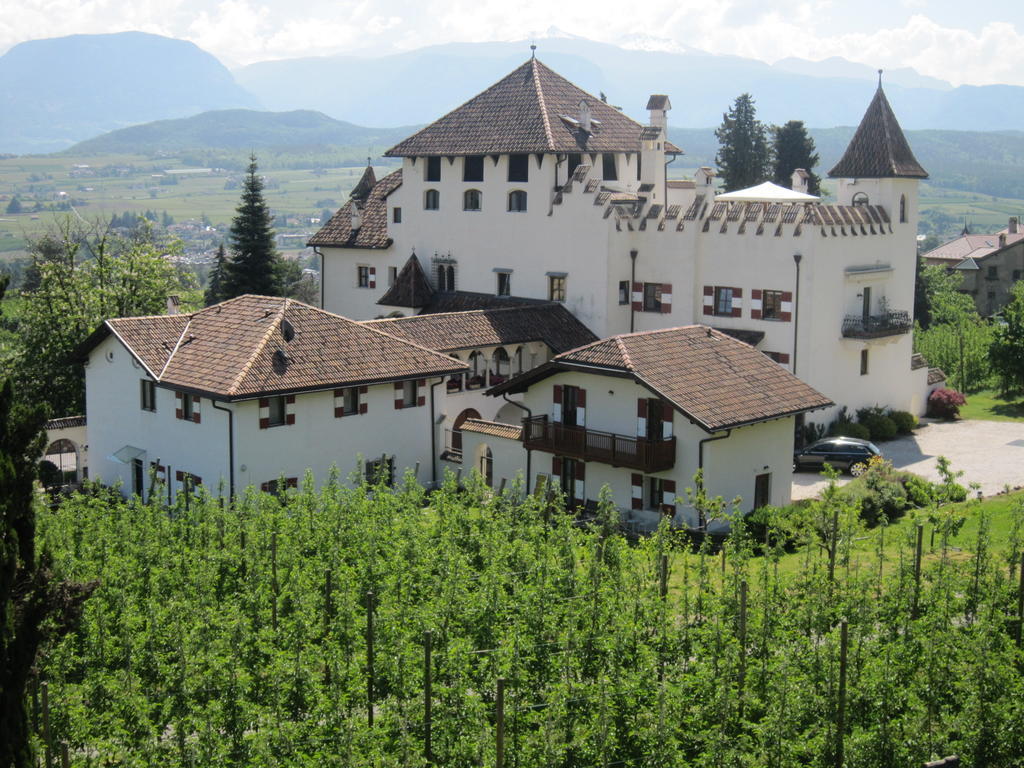 Apartments Schloss Paschbach Appiano Sulla Strada Del Vino Bagian luar foto
