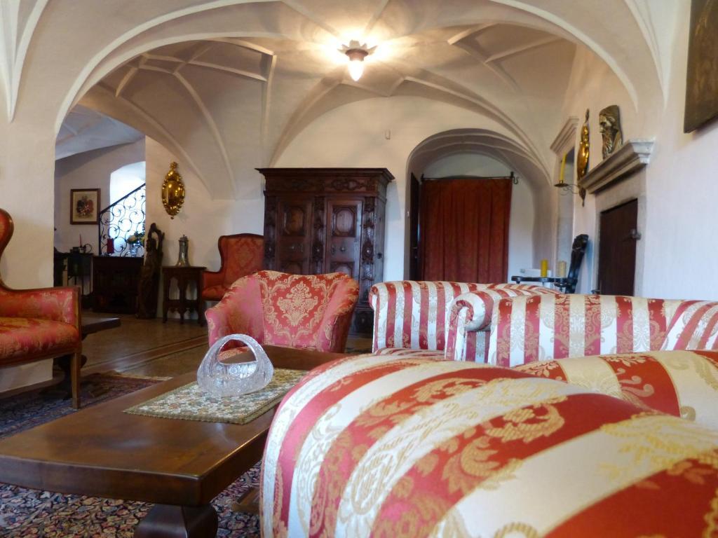 Apartments Schloss Paschbach Appiano Sulla Strada Del Vino Bagian luar foto