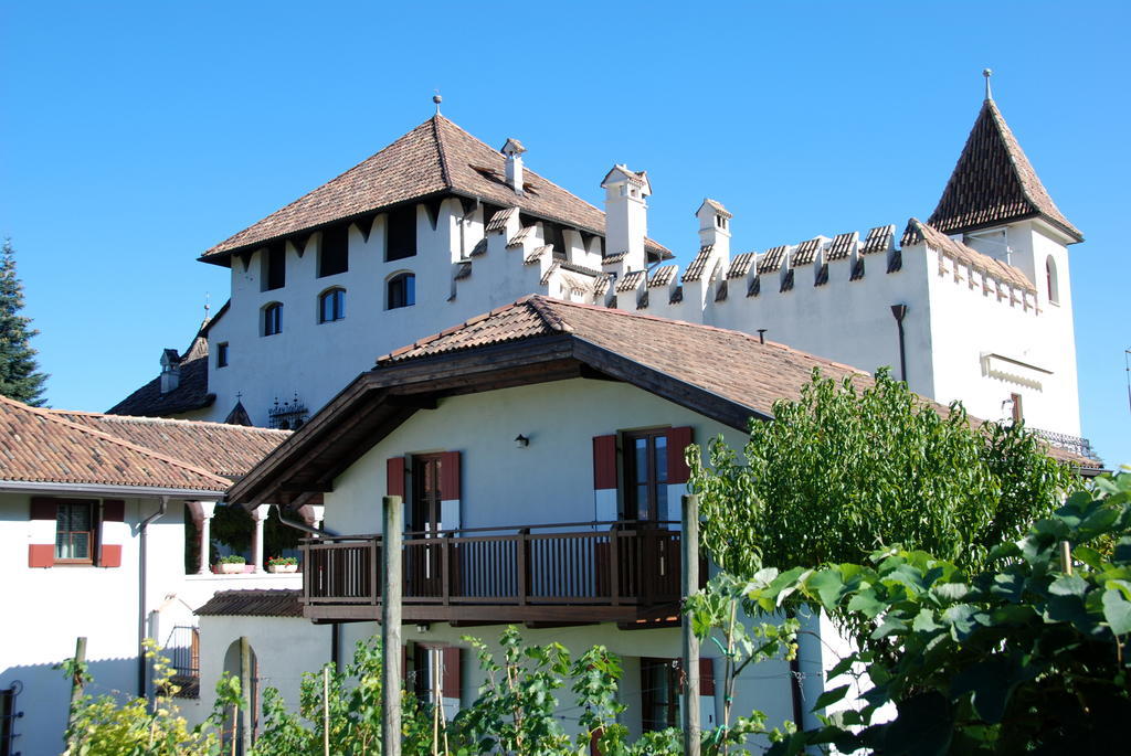 Apartments Schloss Paschbach Appiano Sulla Strada Del Vino Ruang foto