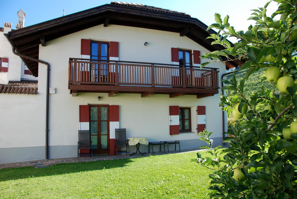 Apartments Schloss Paschbach Appiano Sulla Strada Del Vino Ruang foto
