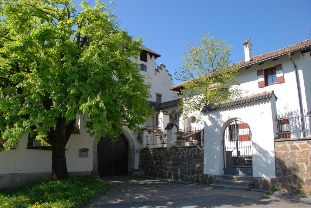 Apartments Schloss Paschbach Appiano Sulla Strada Del Vino Bagian luar foto