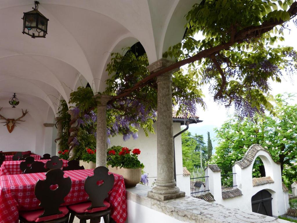 Apartments Schloss Paschbach Appiano Sulla Strada Del Vino Bagian luar foto