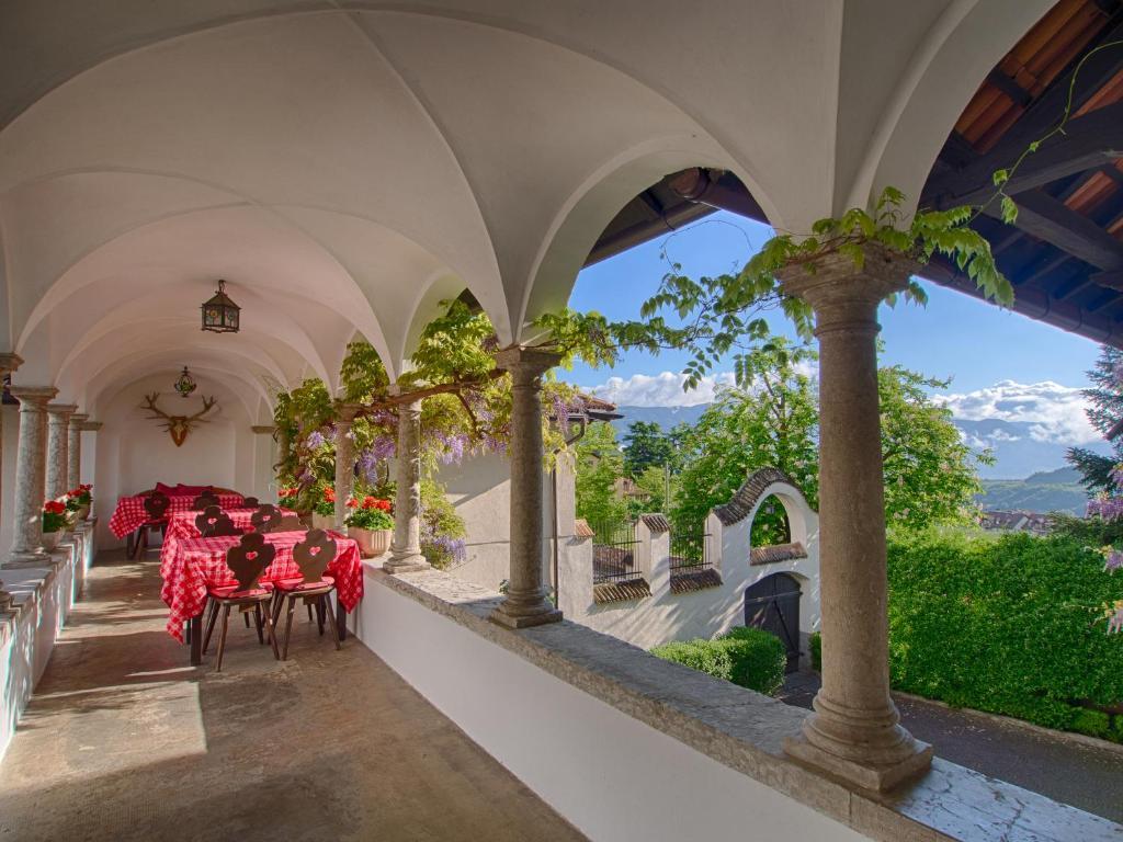 Apartments Schloss Paschbach Appiano Sulla Strada Del Vino Bagian luar foto