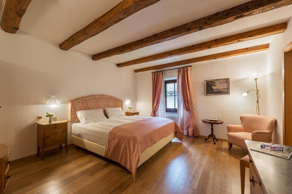 Apartments Schloss Paschbach Appiano Sulla Strada Del Vino Bagian luar foto