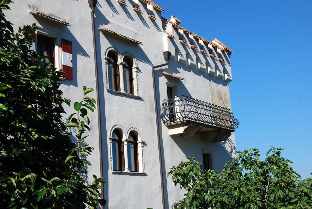Apartments Schloss Paschbach Appiano Sulla Strada Del Vino Bagian luar foto
